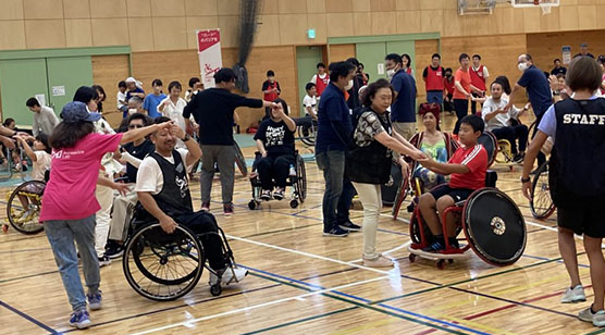 Volunteer work at Za Fitness® (Photo courtesy of NPO Accessible Lab)